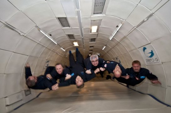Con mi equipo  de futuros astronautas entrenado los vuelos ZERO G